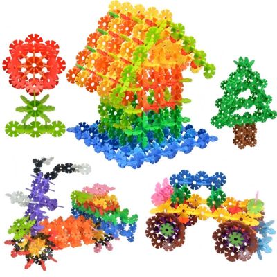 Jeu de flocons de construction Montessori SnowiBuild avec créations 3D colorées, maison, arbre et formes éducatives pour enfants